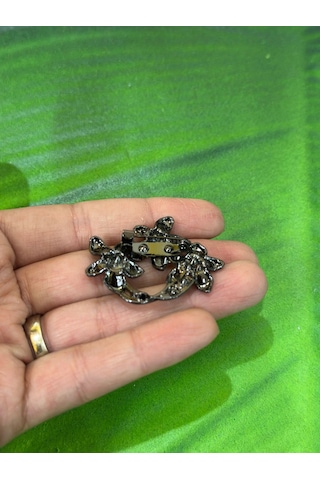 Çiçekli Boncuklu Broş Yaka İğnesi Giyim Aksesuarı 3 x 3 CM Füme