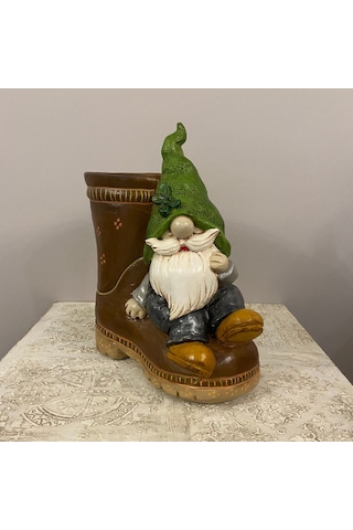 Çizmede Oturan Gnome Cüce Saksı