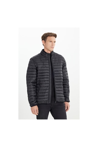 Erkek Sıyah Sıcak Tutan Standart Fit Normal Kesim Dik Yaka Yan Cepli Mont Siyah