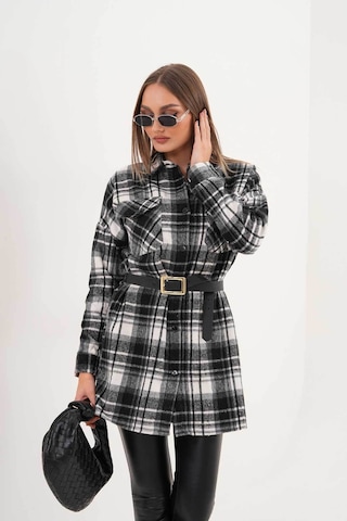 Polologin Butik Kadın Siyah Beyaz Çizgili Araboy Spor Gömlek Beyaz