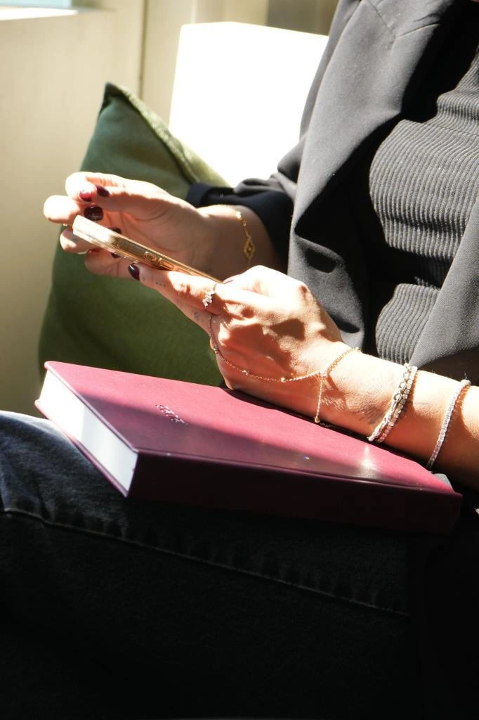 Victoria's Journals Business 2026 Günlük Ajanda 17x24cm Sert Kapak Ivory 80gr. Ayraçlı Bordo Bordo