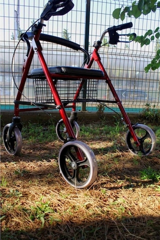 P580 Tekerlekli Sandalye Yürüteç Hasta Yaşlı