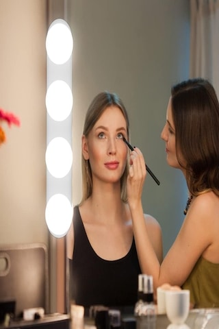 Taşınabilir Güçlü Vantuzlu & Duvar Sabitlemeli Pilli Makyaj Lambası 4 Ampüllü Led Makeup Işığı Gri