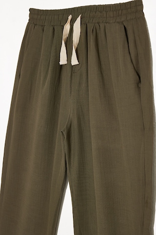 Tudors Erkek Baggy Fit Geniş Kesim %100 Pamuk Beli Lastikli Yandan Cepli Müslin Haki Düz Pantolon-46262 Haki