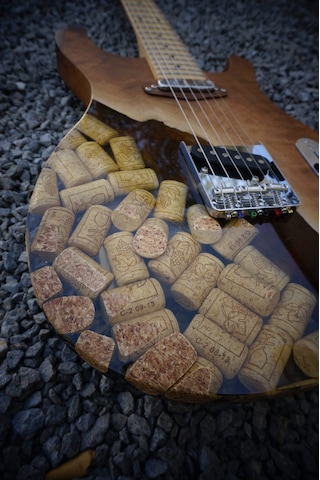 Elektro Gitar Wine Custom Epoksi & Yıllanmış 250 Yıllık Ceviz Ağacı Ceviz - Şeffaf