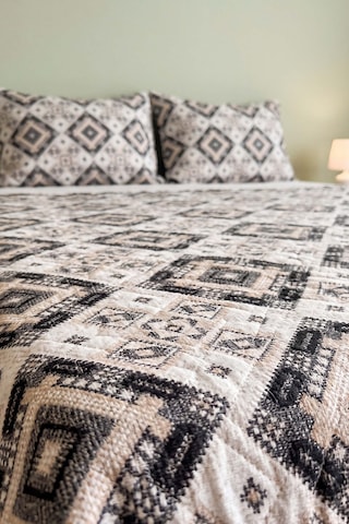 Nomad Geometrik Çift Kişilik Kapitone Pike & Çok Amaçlı Yatak Örtüsü - 3 Parça Çok Renkli
