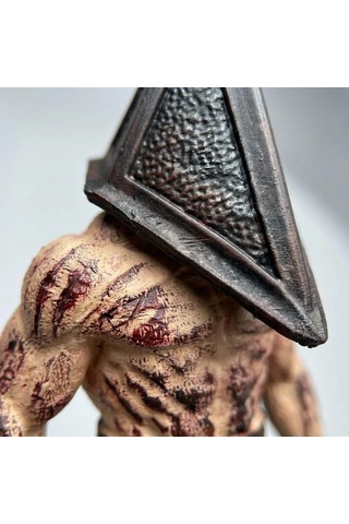 Silent Hill 2 Pyramid Head Figür Piramit Kafa Koleksiyonluk Heykel 18 Cm Dev Boy