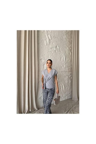 Butik İstanbul Yandan Bağlama Detaylı Kolsuz Bluz - Gri