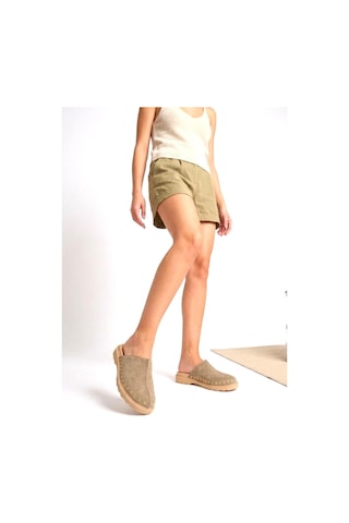 Fox Shoes Y918132902 Bej Süet Önü Kapalı Sabo Terlik