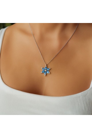 Işıklı Kutuda Aqua Taşlı Lotus Çiçeği Beyaz Gümüş Kolye Gümüş