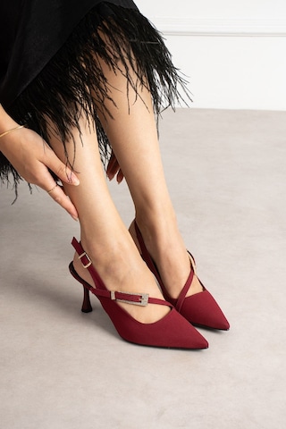 Dabab Shoes Merva Kadın Bordo Saten Sivri Burun Taşlı Toka Detaylı Çapraz Bantlı 7 Cm İnce Topuklu Slingback Abiye Ayakkabı