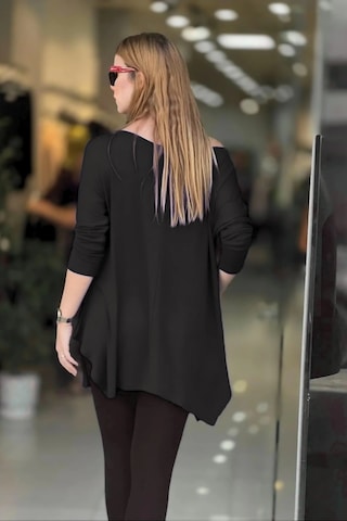 Kayık Yaka Asimetrik Bluz Siyah