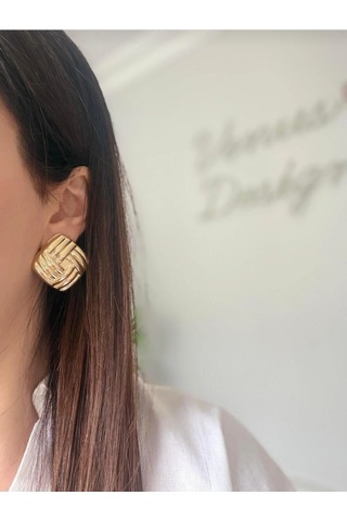 Gold Renk Kare Kabartmalı Küpe Altın