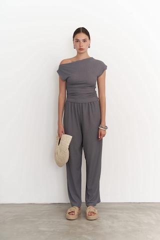 Mai Collection Mai Studios Co. Sona Füme Asimetrik Bluz Pantolon Takım Füme