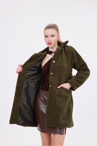 Düğmeli Cepli Kadın Peluş Kaban Haki