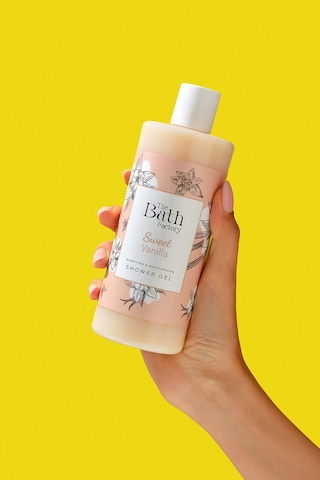 The Bath Factory Vanilyalı Vücut Peelingi + Vanilyalı Duş Jeli + Vanilyalı Vücut Spreyi