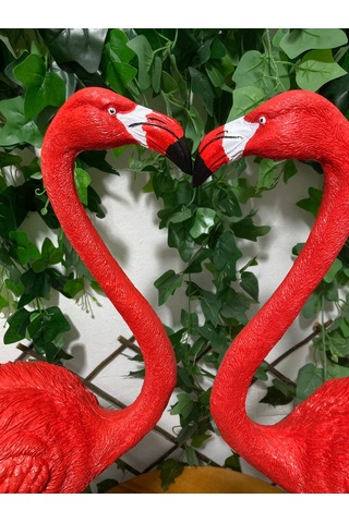 Kırmızı Flamingo Romantizmi: Sevgililer Günü Hediyesi