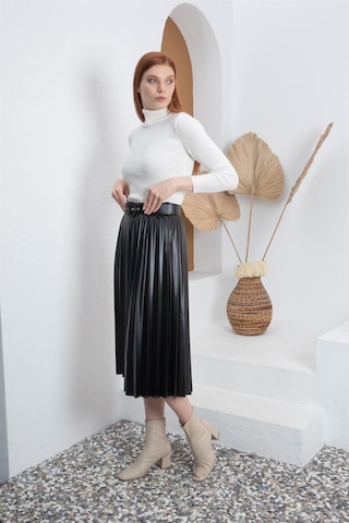 Kemerli Siyah Pliseli Deri Etek - Siyah