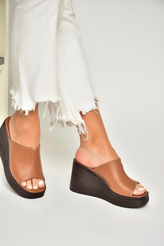 Fox Shoes P555961203 Taba Hakiki Deri Dolgu Topuklu Kadın Terlik Taba