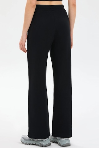 Skechers Essential Wide Leg Kadın Eşofman Altı SIYAH