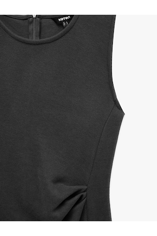 Koton Slim Fit Bisiklet Yaka Yırtmaçlı Drape Detaylı Kolsuz Midi Elbise Antrasit 7wak80091ek