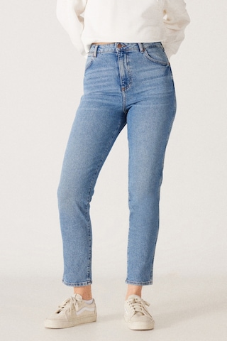 Wrangler Yüksek Bel Dar Paça Esnek Mavi Kadın Mom Jean Denim Kot Pantolon W246016404 Açık Mavi