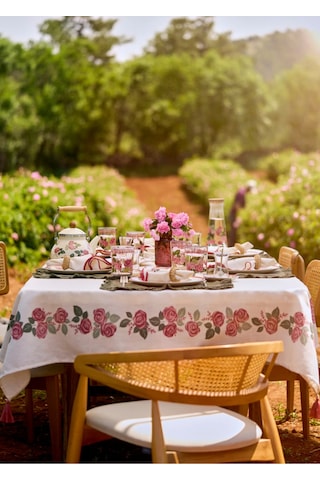Bella Maison Rose Baskılı Masa Örtüsü Krem 150x250 Cm Krem