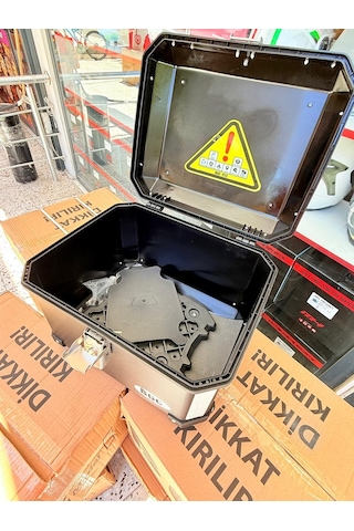 Motosiklet Arka Çanta Kare Full Siyah 42 Litre İç Hacim Çelik Kilit-