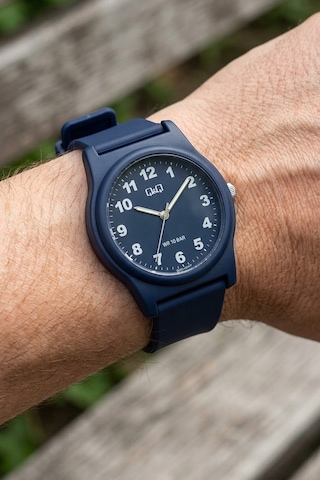 Q&q Qcg2224 Koyu Lacivert Rakamlı Silikon Kordonlu 38 Mm Su Geçirmez Unisex Kol Saati