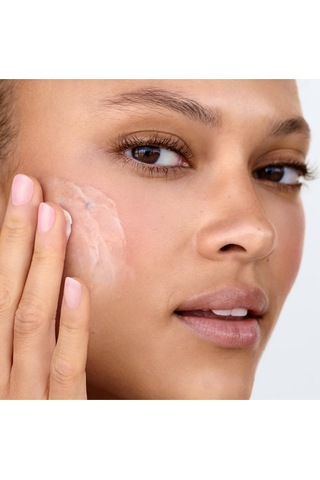 Rose Face Cream Gül Özlü Ve Hyaluronik Asitli Yoğun Nemlendirici Yüz Kremi 15 Ml