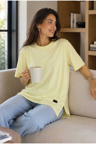 Tenra Kadın Basic Oversize Tişört Bisiklet Yaka Uzun Boy Yırtmaçlı Lazer Kesim %100 Pamuk Sarı
