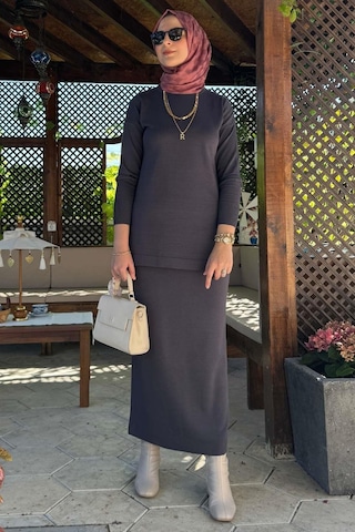 Rabia Şamlı Sezen Triko Takım Antrasit Çok Renkli