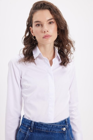 Tudors Kadın Slim Fit Non-ıron Pamuklu Vücuda Oturan Ütü Gerektirmez Pensli Beyaz Gömlek-42046 Beyaz