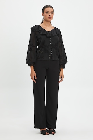 Kadın Fırfırlı Çiçek Desenli Gömlek - Volanlı Kol Ve V Yaka Detaylı Siyah