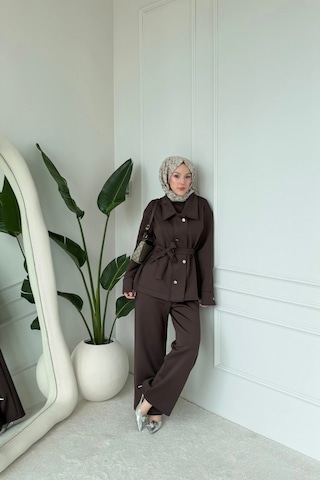 Mihran Butik Sophie Model Bel Kemer Ve Düğme Detaylı Kadın Takım Kahverengi Kahverengi