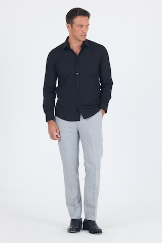 İmza Siyah Uzun Kol Düz Bez Ayağı Sert Yaka Cepsiz Pamuklu Basic Slim Fit Gömlek 1004250057 001 Siyah