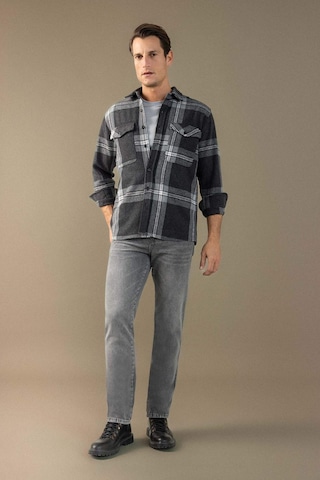 DeFacto Regular Fit Polo Yaka Kareli Oduncu Flanel Uzun Kollu Gömlek D6027AX24AUBK81 Siyah