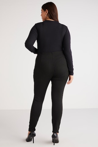 ETHIQUET ABRIELLEBB Kadın Çizgi Desenli Slim Fit Dar Paça Fermuarlı Örme Siyah - Beyaz Büyük Beden Pantolon