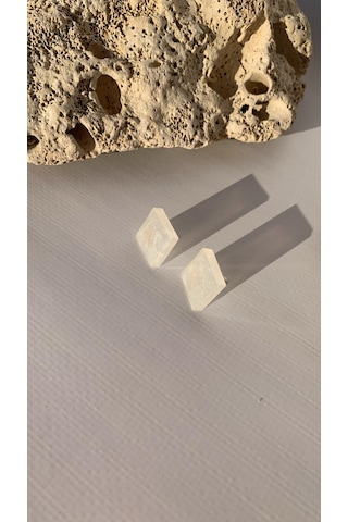 Sedefli Beyaz Renk Orta Boy Kare Şekil Gold Aksesuar Epoksi Küpe Diğer