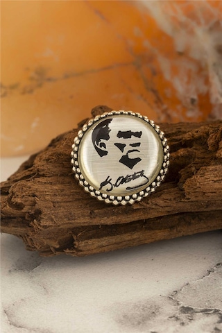 Beyaz Zemin Üzeri Atatürk İmzası Ve Silüeti Gümüş Rozet -5856 Gümüş