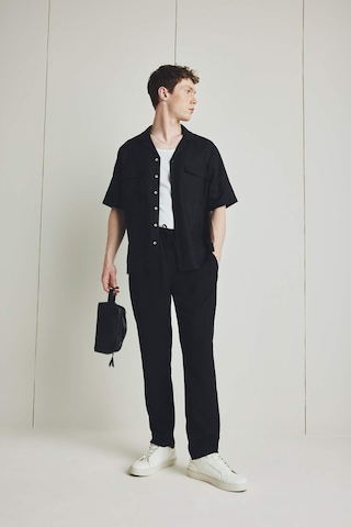 DeFacto %100 Keten Relax Fit Polo Yaka Yazlık Basic Düz Kısa Kollu Gömlek B6687AX24SPBK27