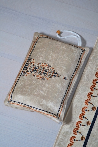 Çantalı Fermuarlı Desenli Seccade Kp001 Krem
