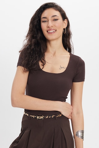 Tudors Kadın Slim Fit Dar Kesim Pamuklu Kare Yaka Kısa Kollu Kahverengi Tişört-50367