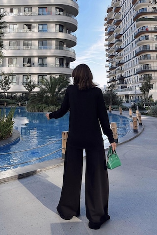 Kadın Siyah Yuvarlak Yaka Sweatshirt & Bol Paça Beli Lastikli Pantolon - Rahat Alt & Üst Takım Siyah