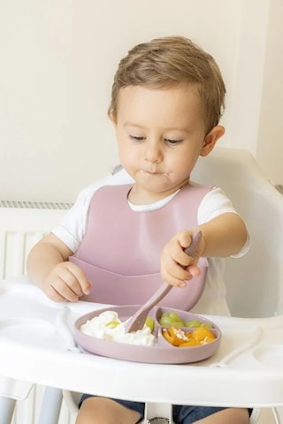 Pembe 3 Lü Silikon Yemek Seti Önlük + Diş Kaşıyıcılı Kaşık + Vakumlu Tabak