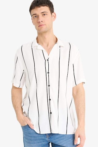 DeFacto Regular Fit Apaş Yaka Çizgili Yazlık Kısa Kollu Gömlek E2559AX25SMWT34