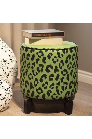 Yeşil Büst Detaylı Ahşap Ayaklı Puf Kumaşı Süettir. Uluslararası Solmama Sertifikasına Sahiptir. Çok Renkli