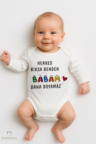 Babyden's Herkes Bıksa Benden, Babam Bana Doyamaz Yazılı %100 Pamuk Zıbın Uzun Kollu Çıtçıtlı Bebek Body Beyaz