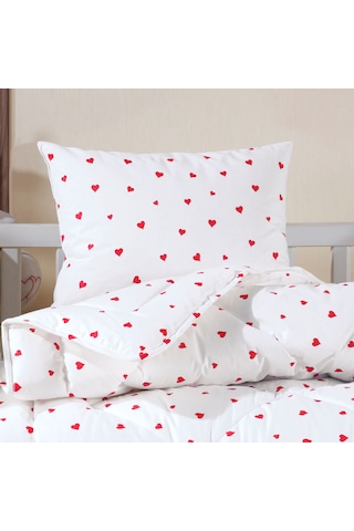 Pamuklu Ranforce Kumaştan Kırmızı Kalpli Içi Elyaf Dolgulu Bebek Yorgan 95x145 Ve Bebek Yastık 35x45
