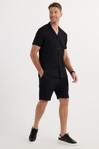 Tudors Erkek Slim Fit Dar Kesim Apaş Yaka Beli Bağcıklı Siyah Gömlek Şort Takım-37571 Siyah